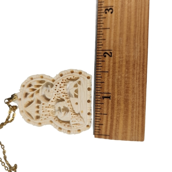 Vintage Hand Carved Bone Japanese Pendant - Picture 6 of 9